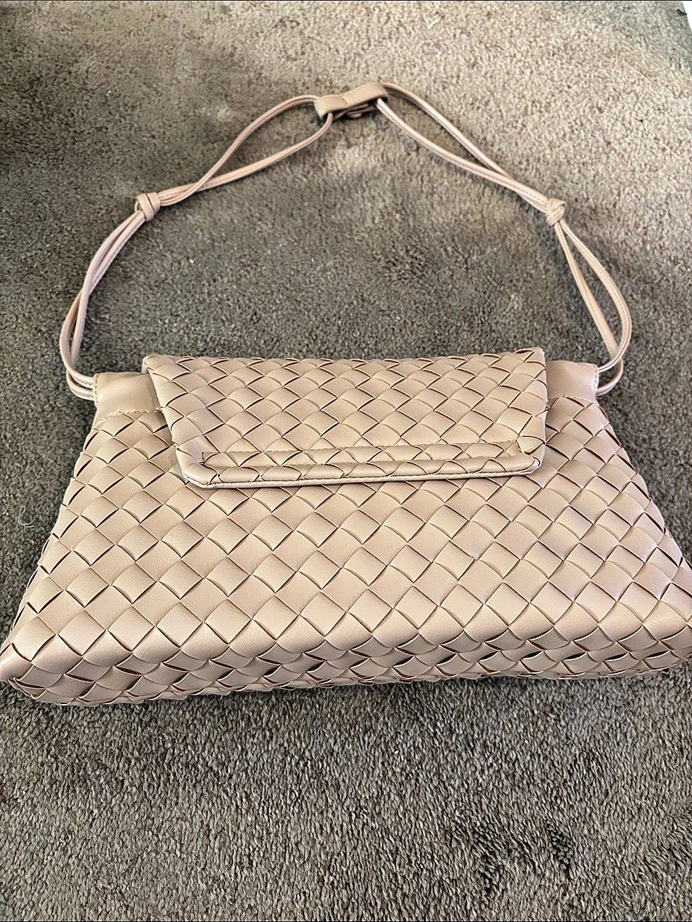 UNBRANDED WOVEN The Pouch Shoulder Bag in BEIGE
